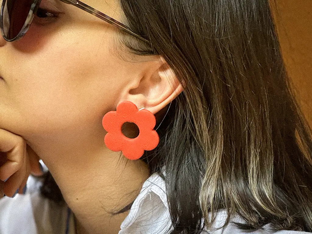 انتخاب گوشواره گل برای مهمانی، قرار عاشقانه و استایل روزمره